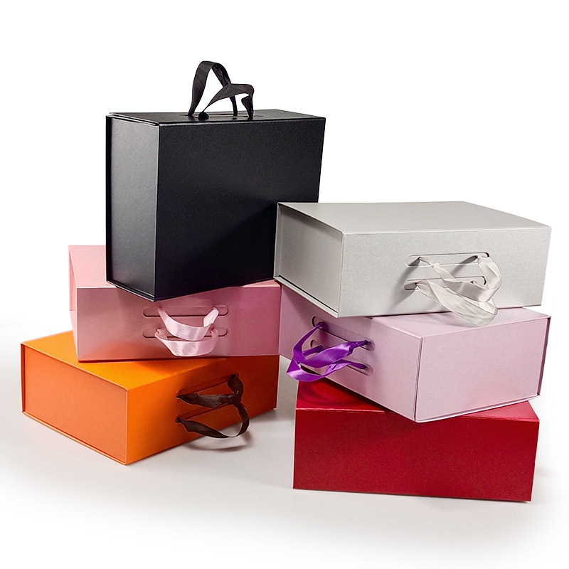 Materiales ecológicos utilizados en cajas de regalo modernas para el presente